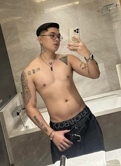 Its Your Boy Jm - Male escort in Singapore Photo 6 of 8