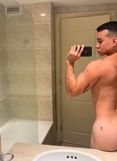 Itsmatie - Male escort in Barcelona Photo 9 of 10