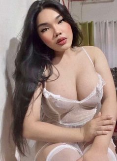 Itsme Max - Transsexual escort in Singapore Photo 1 of 2