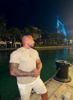 MR. MUSCLE - Male escort in Dubai Photo 4 of 12