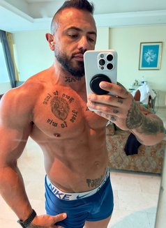 MR. MUSCLE - Male escort in Dubai Photo 8 of 12