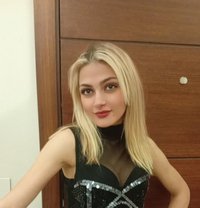 Ivana Blonde - puta in Beirut Photo 3 of 12