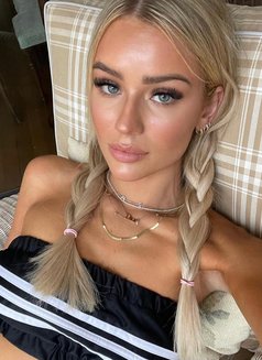 Ivanka - escort in Singapore Photo 1 of 6