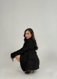 Ivy - escort in Dubai Photo 3 of 9