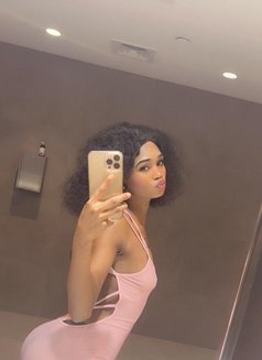 Ivy - escort in Bali Photo 4 of 5