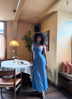 Ivy - escort in Dubai Photo 5 of 8