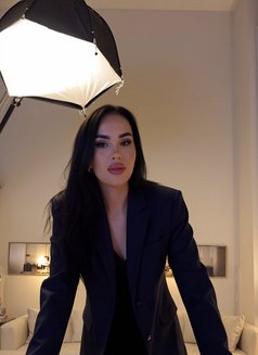 Izabella - escort in Dubai Photo 2 of 5