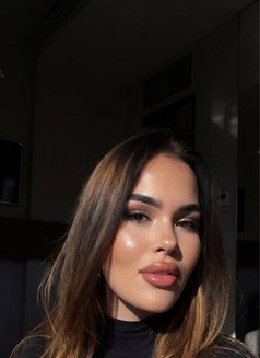 Izabella - escort in Dubai Photo 4 of 5