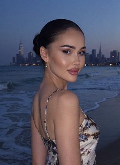 Izabella - escort in Dubai Photo 6 of 9