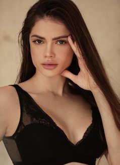 Izabelle Nunes - companion in Seoul Photo 3 of 7
