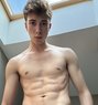 Izan - Acompañantes masculino in Dubai Photo 1 of 2