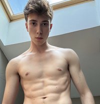 Izan - Acompañantes masculino in Dubai