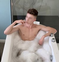 Izan - Acompañantes masculino in Dubai
