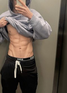 Izan - Male escort in Dubai Photo 8 of 15