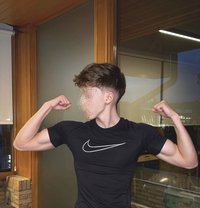 Izan - Acompañantes masculino in Dubai