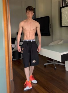 Izan - Male escort in Dubai Photo 4 of 15