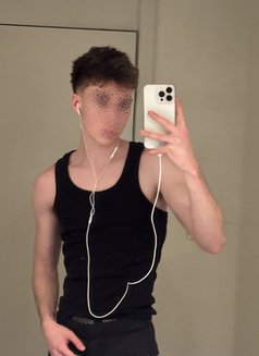 Izan - Male escort in Dubai Photo 9 of 15