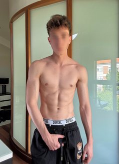 Izan - Male escort in Dubai Photo 6 of 15