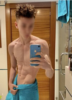 Izan - Male escort in Dubai Photo 11 of 15