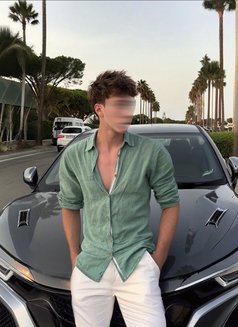Izan - Male escort in Dubai Photo 7 of 15