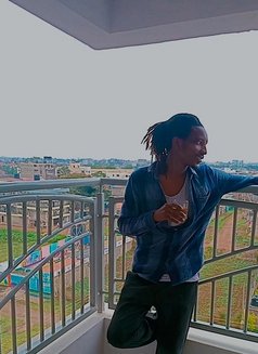 Izoh27 - Male escort in Nairobi Photo 2 of 5