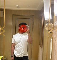 Izran - Acompañantes masculino in New Delhi Photo 1 of 4