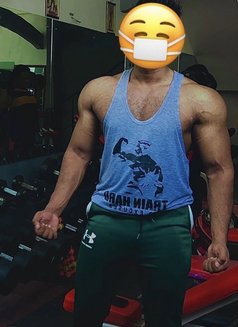 Izze - Male escort in Dubai Photo 5 of 5