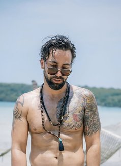 J Kastana - Acompañantes masculino in Bangkok Photo 1 of 5