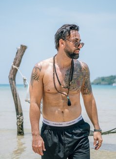 J Kastana - Acompañantes masculino in Bangkok Photo 2 of 5