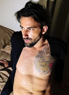 J Kastana - Acompañantes masculino in Bangkok Photo 3 of 5