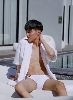 J P - Male escort in Bangkok Photo 3 of 6