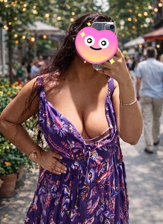 Jaanvi - puta in New Delhi Photo 1 of 1