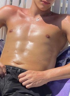 Jad - Male escort in Beirut Photo 1 of 5