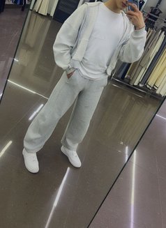 Jad - Male escort in Beirut Photo 2 of 5