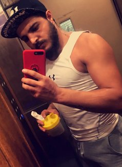 Jad - Male escort in Jeddah Photo 1 of 9