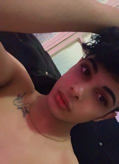 Jad - Male escort in Beirut Photo 2 of 5