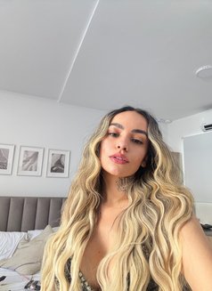 Liz the love goddess - puta in Al Manama Photo 9 of 13