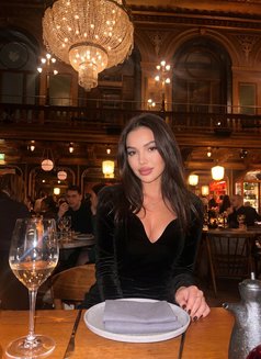 Jade - escort in Hong Kong Photo 1 of 6