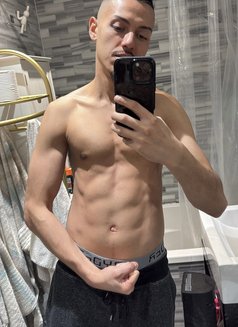 Jake Blade - Male escort in Tokyo Photo 1 of 4
