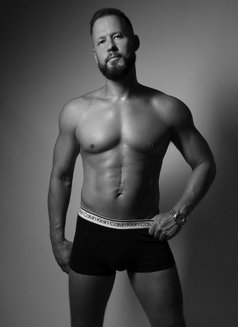 Jake25 - Male escort in London Photo 1 of 3