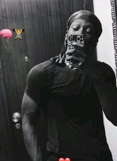 Jaki - Male escort in Paris Photo 3 of 3