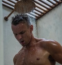 FitBiBttmVers - Acompañantes masculino in Bali