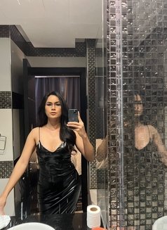 Jam - Transsexual escort in Dubai Photo 2 of 19
