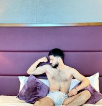 Jama Top XL - Acompañantes masculino in Doha