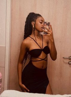 Jameela - escort in Muscat Photo 1 of 2
