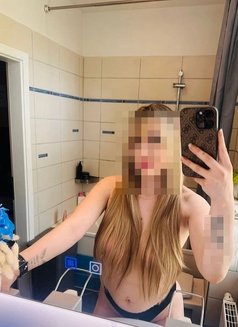 James - Transsexual escort in Dubai Photo 4 of 5