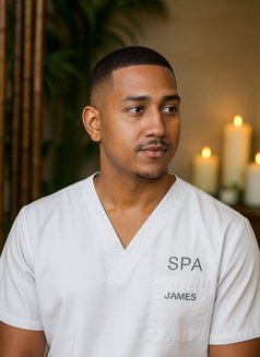 James bbc 🤩 - Male escort in Dubai Photo 2 of 4