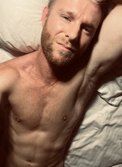 James - Acompañantes masculino in Bangkok Photo 3 of 3