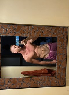 James - Acompañantes masculino in Bangkok Photo 4 of 6