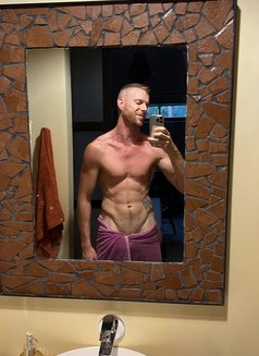 James - Acompañantes masculino in Bangkok Photo 4 of 4